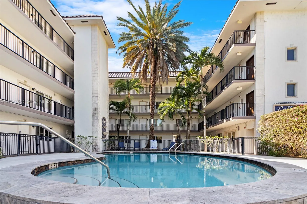 South Florida Real Estate | View 924 SE 2nd St, 7 | 1 Bed, 1 Bath