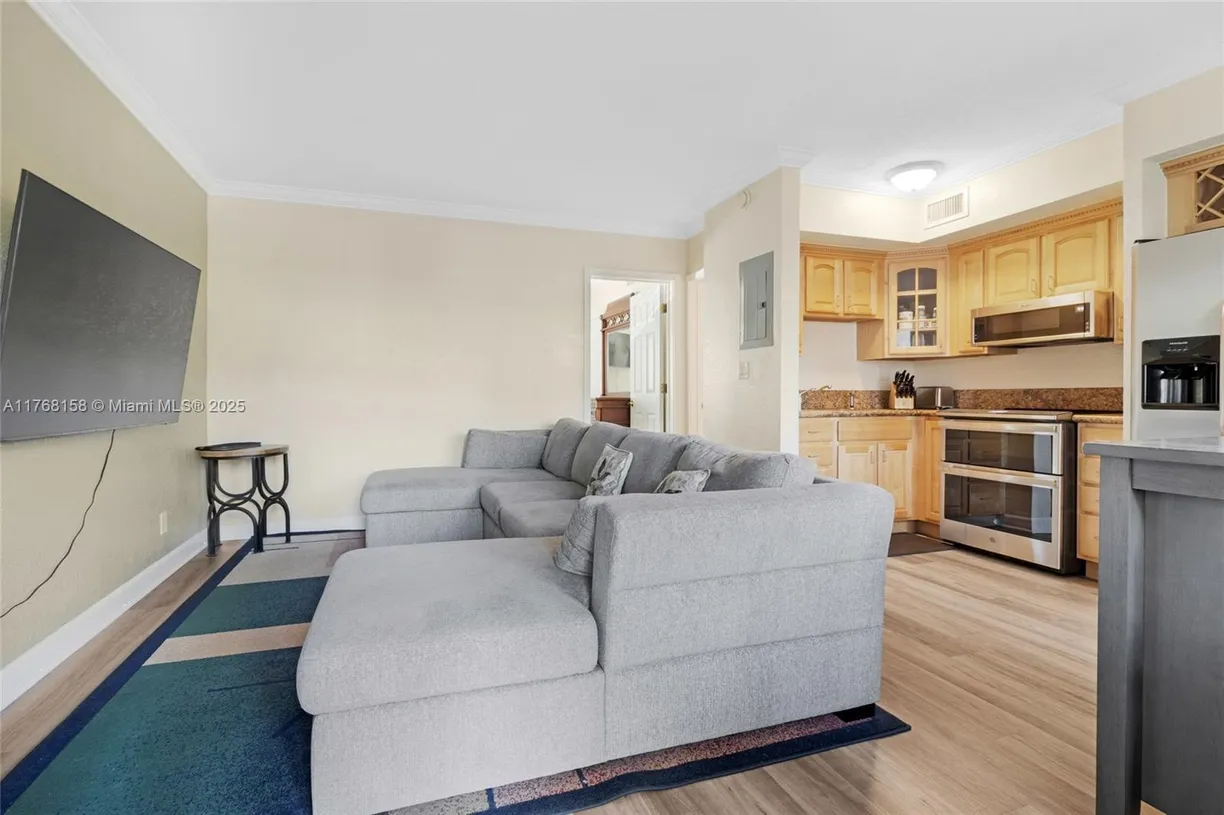 South Florida Real Estate | View 924 SE 2nd St, 7 | Listing