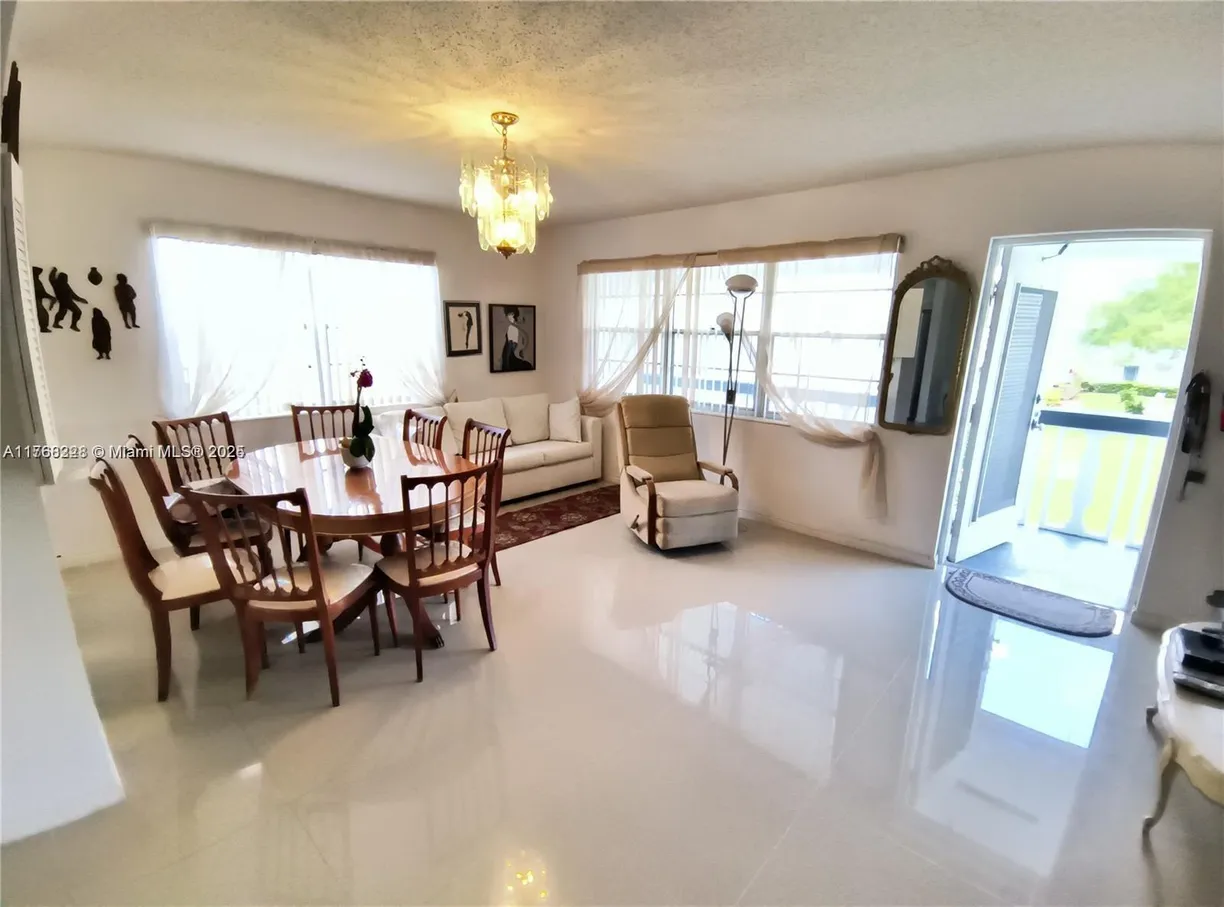 South Florida Real Estate | View 308 N Markham  N, 308 | Listing