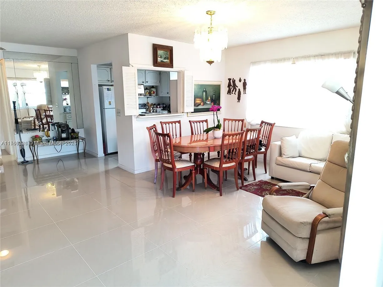 South Florida Real Estate | View 308 N Markham  N, 308 | 1 Bed, 1 Bath
