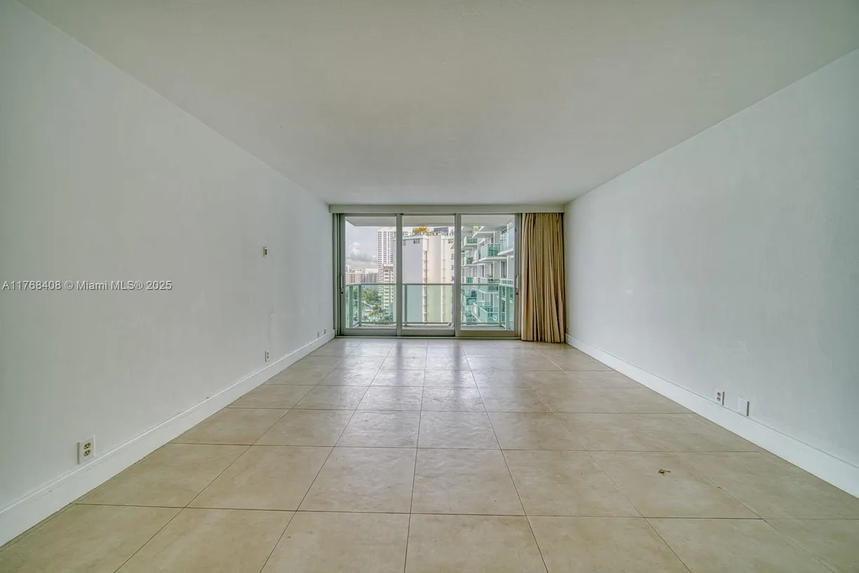South Florida Real Estate | View 1000 West Ave, 1423 | 1 Bed, 1 Bath