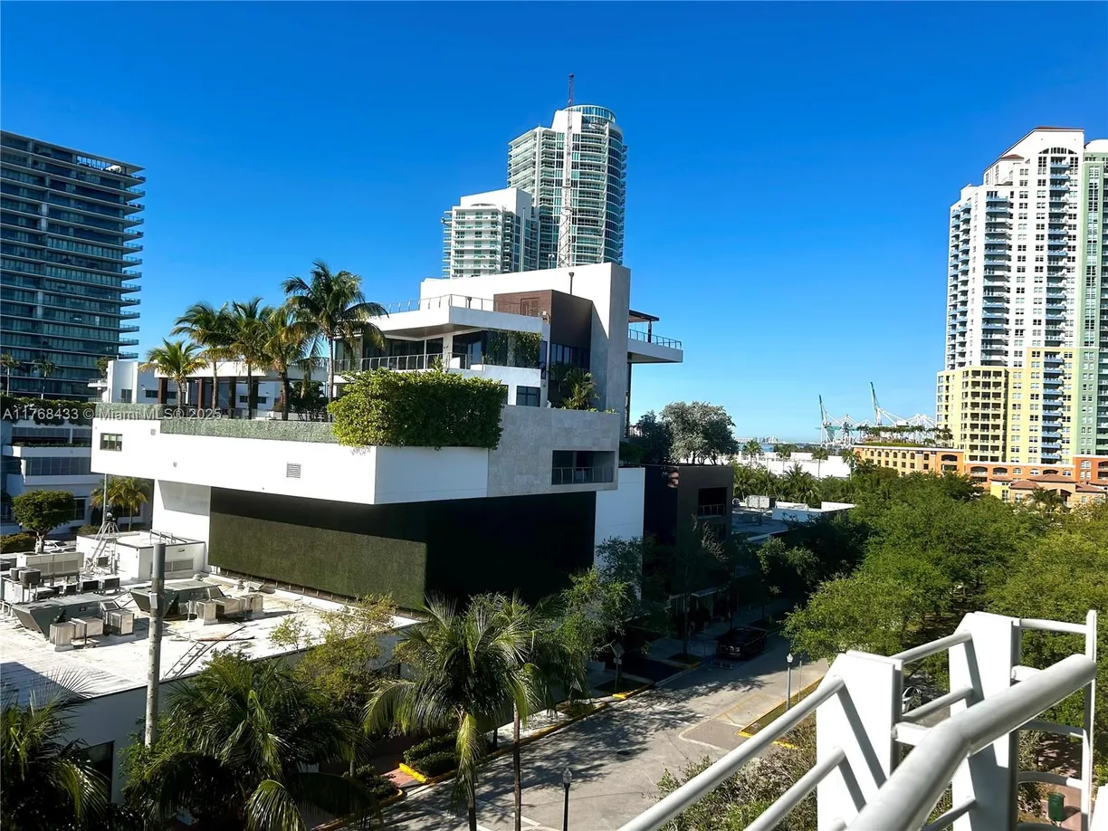 South Florida Real Estate | View 110 Washington Ave, 1611 | Listing