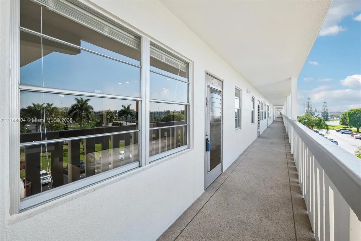 South Florida Real Estate | View 4054 Rexford C, 4054 | Listing