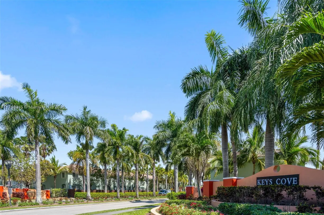 South Florida Real Estate | View 2731 SE 17th Ave, 211 | Listing