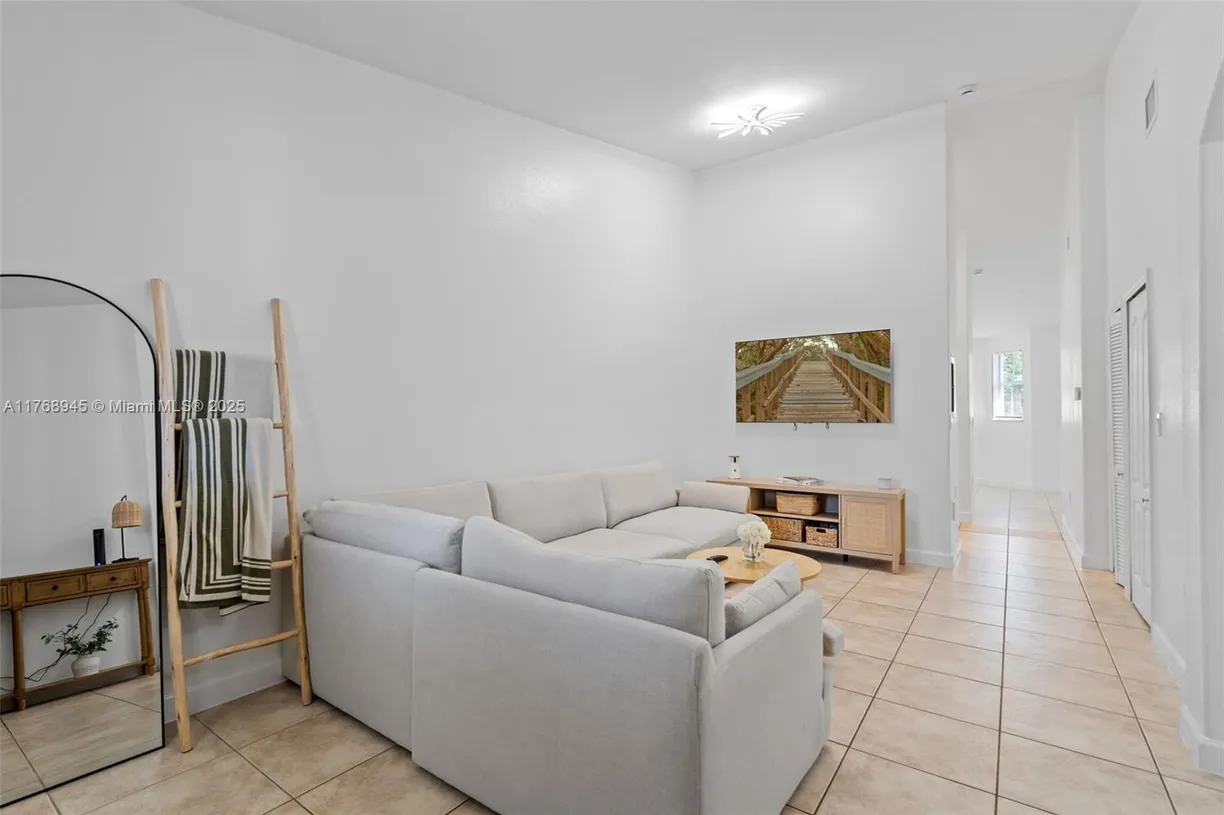 South Florida Real Estate | View 2731 SE 17th Ave, 211 | 3 Beds, 2 Baths