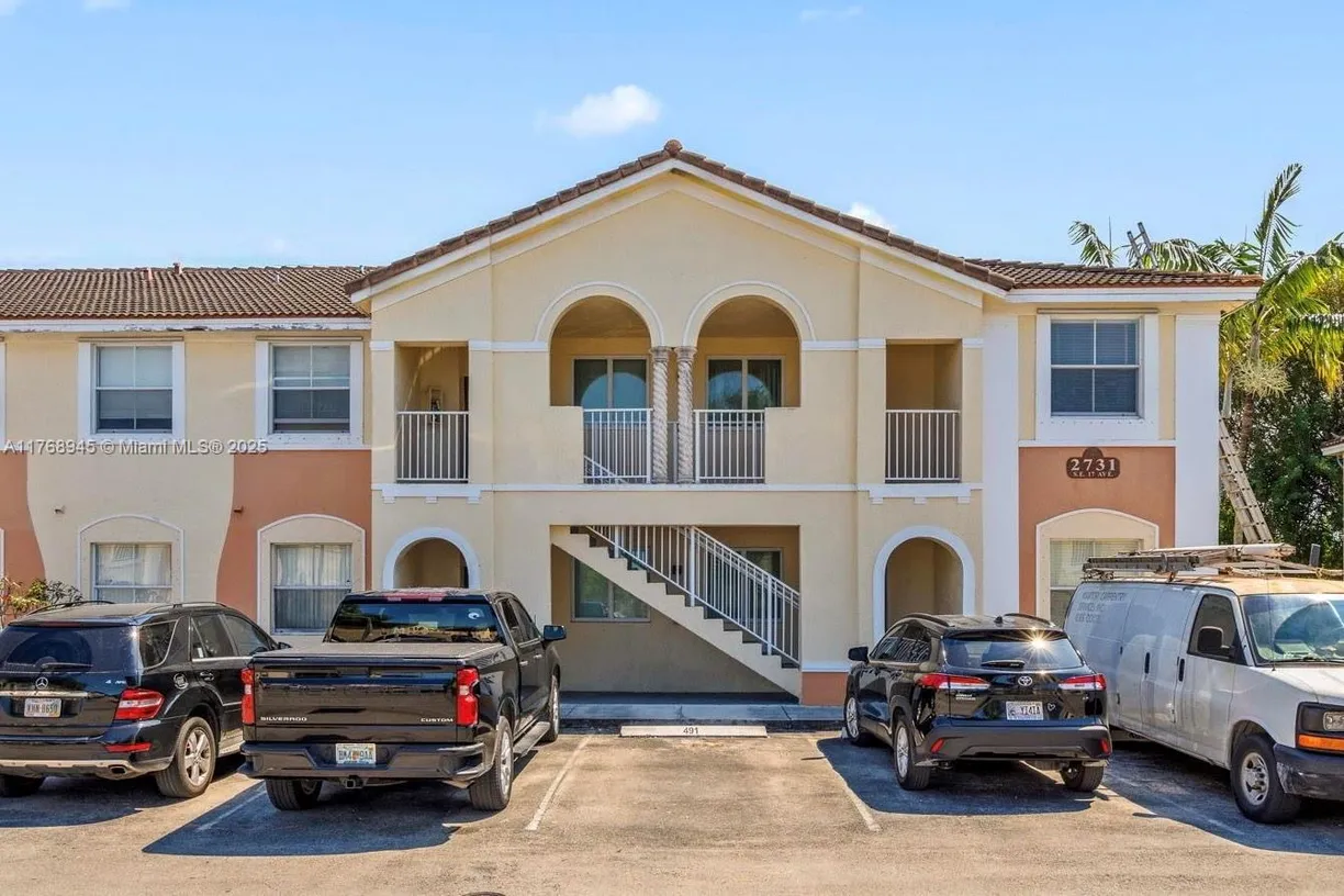 South Florida Real Estate | View 2731 SE 17th Ave, 211 | Listing