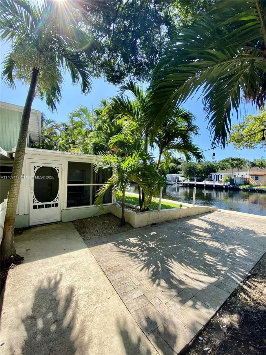 South Florida Real Estate | View 1310 NE 30th St, 3 | 1 Bed, 1 Bath