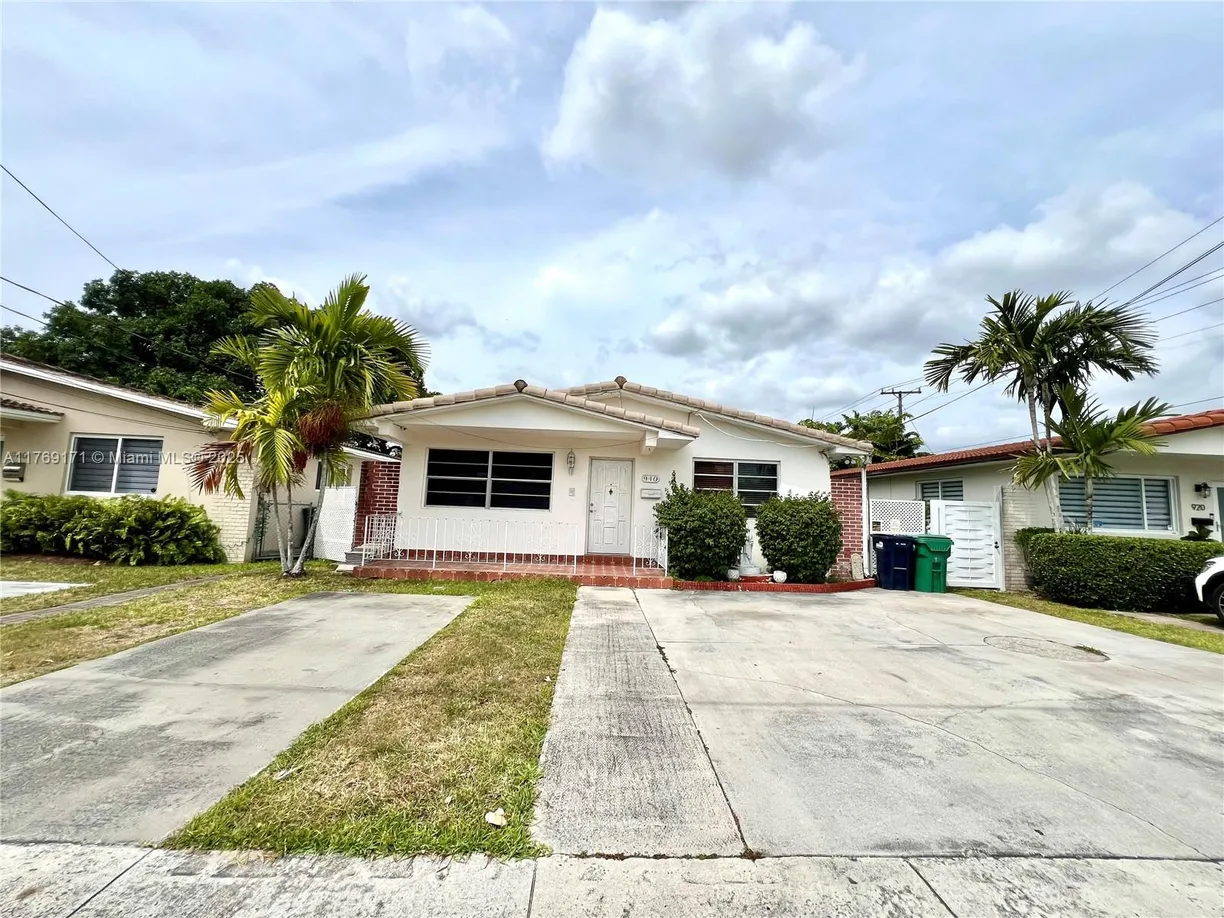 South Florida Real Estate | View 940 SW 43rd Ave, 1 | 4 Beds, 3 Baths
