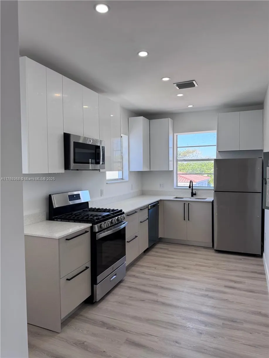 South Florida Real Estate | View  | Listing