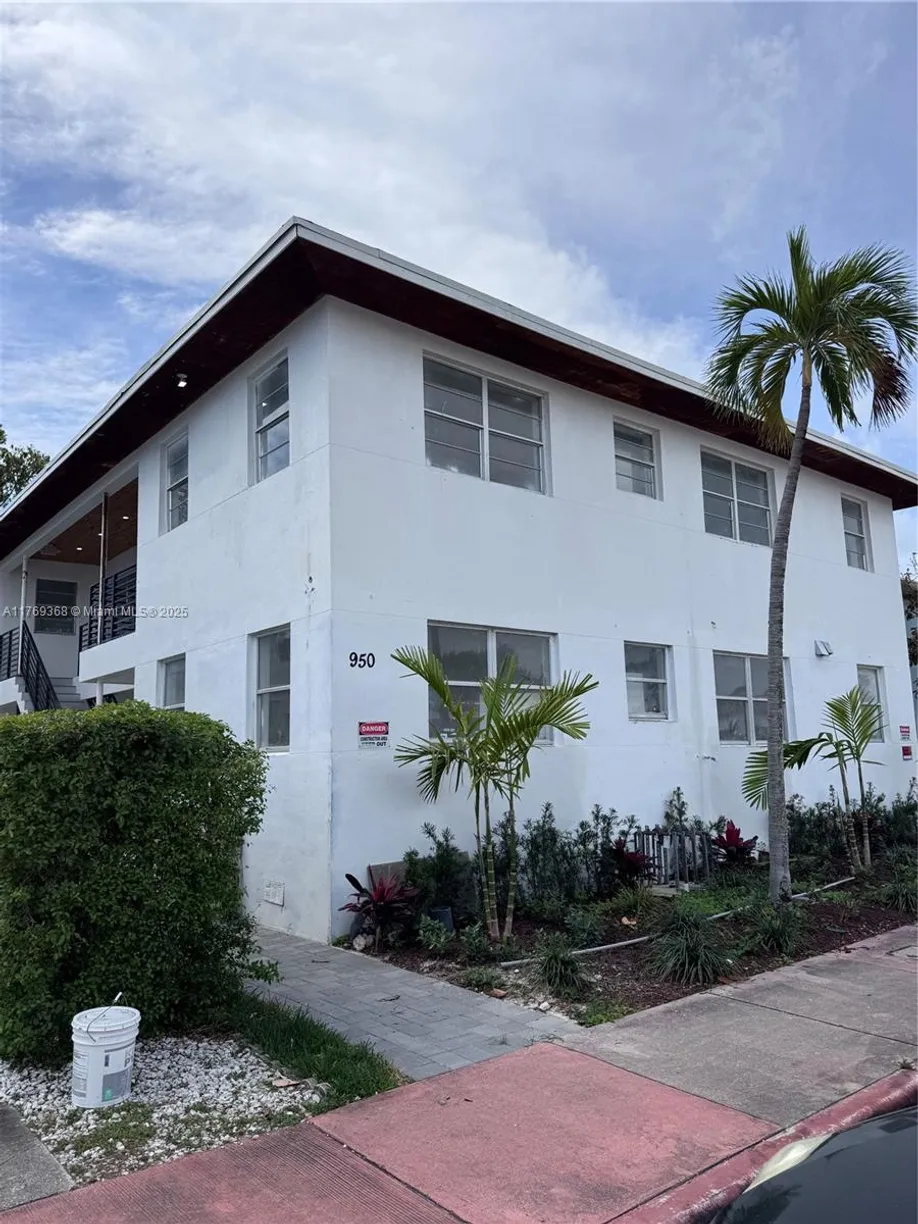 South Florida Real Estate | View  | 2 Beds, 2 Baths