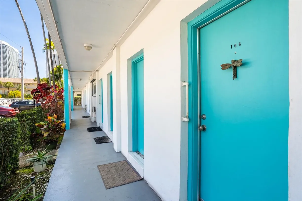 South Florida Real Estate | View 2500 Diana Dr, 106 | Listing
