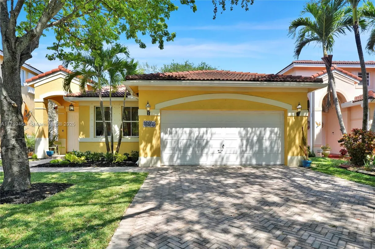 South Florida Real Estate | View  | 3 Beds, 2 Baths