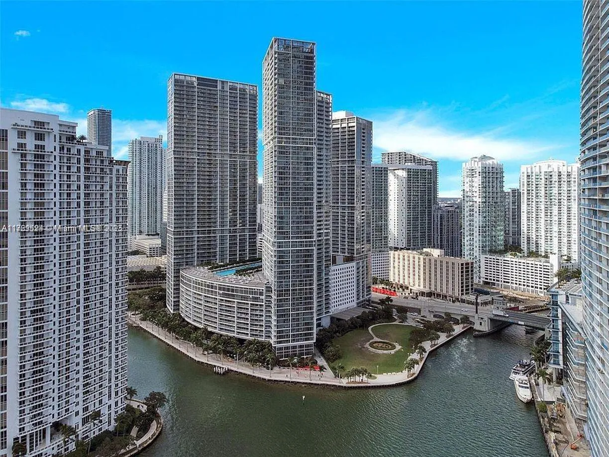 South Florida Real Estate | View 475 Brickell Ave, 4512 | 1 Bed, 1 Bath