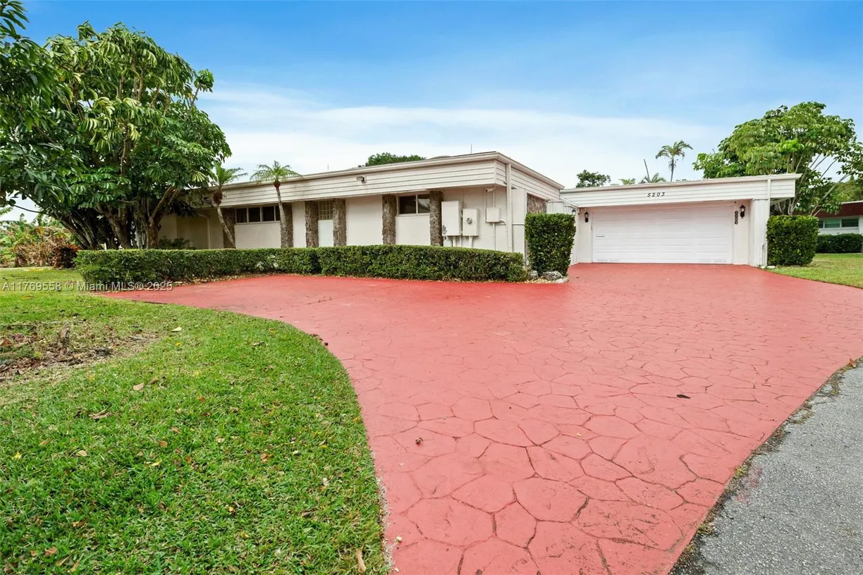 South Florida Real Estate | View 5203 Yellow Pine Ln | Listing
