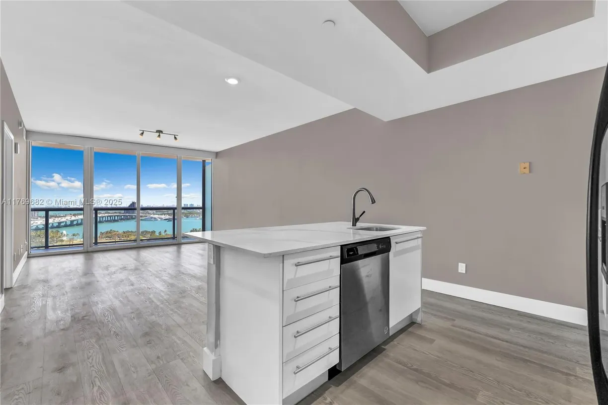 South Florida Real Estate | View 888 biscayne boulevard, 1710 | 1 Bed, 1 Bath