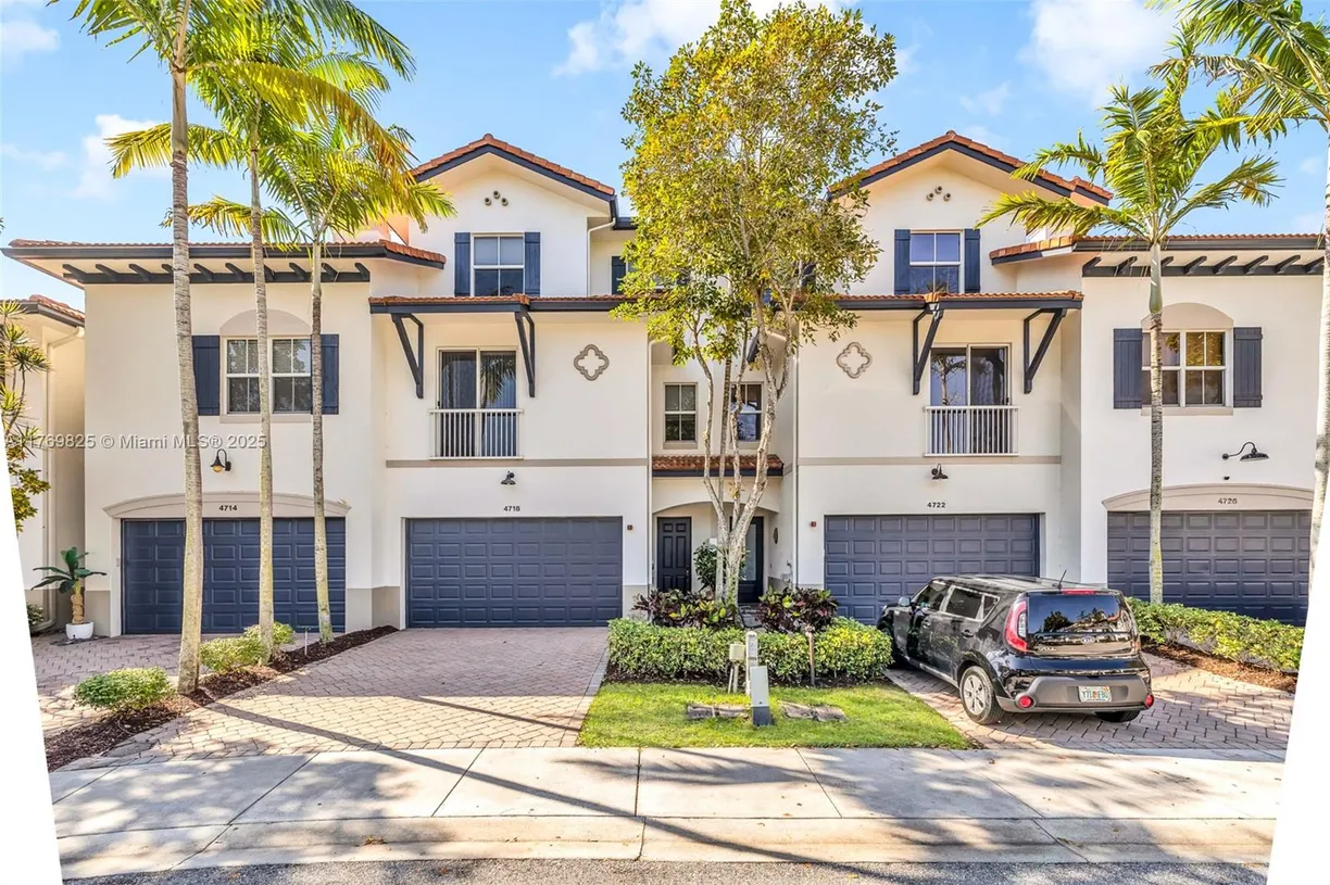 South Florida Real Estate | View 4718 S Prive Cir | 4 Beds, 3 Baths