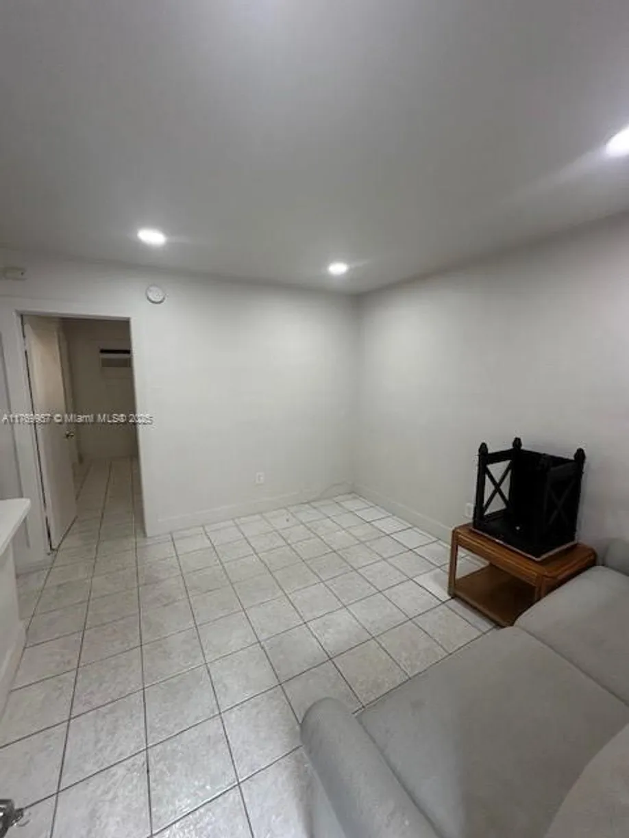 South Florida Real Estate | View 110 W 26th St, 2 | Listing