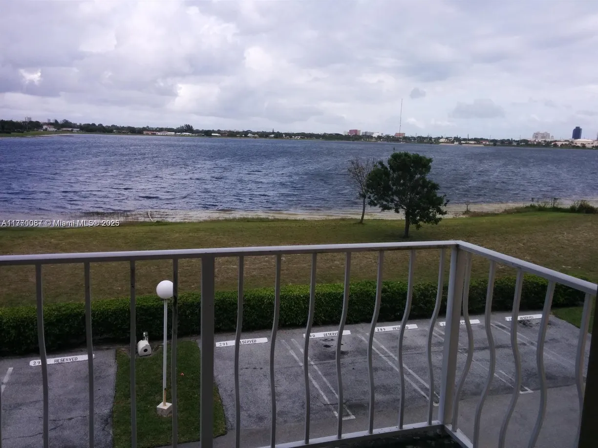 South Florida Real Estate | View 480 Executive Center Dr, 3C | 1 Bed, 1 Bath