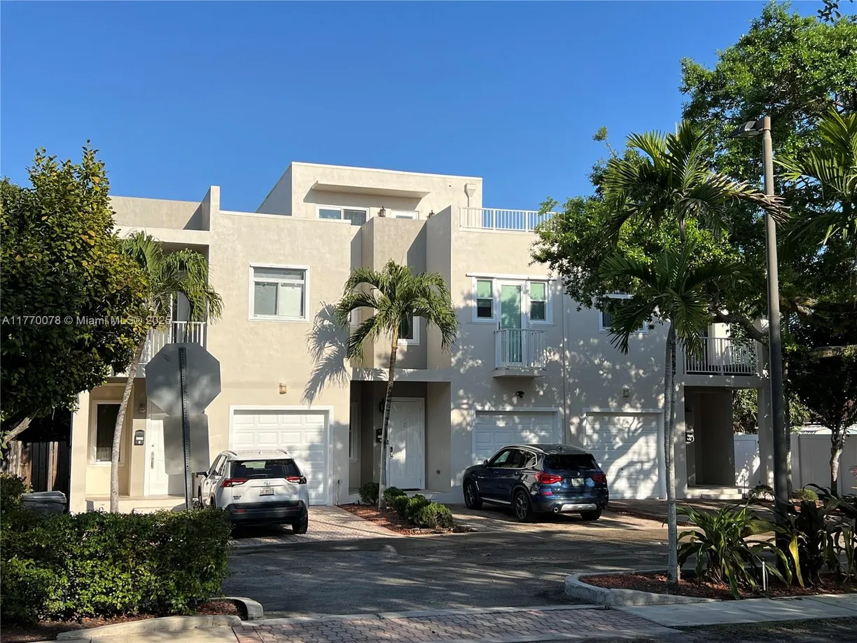 South Florida Real Estate | View 1115 N 17th Ave, 2 | 4 Beds, 2 Baths
