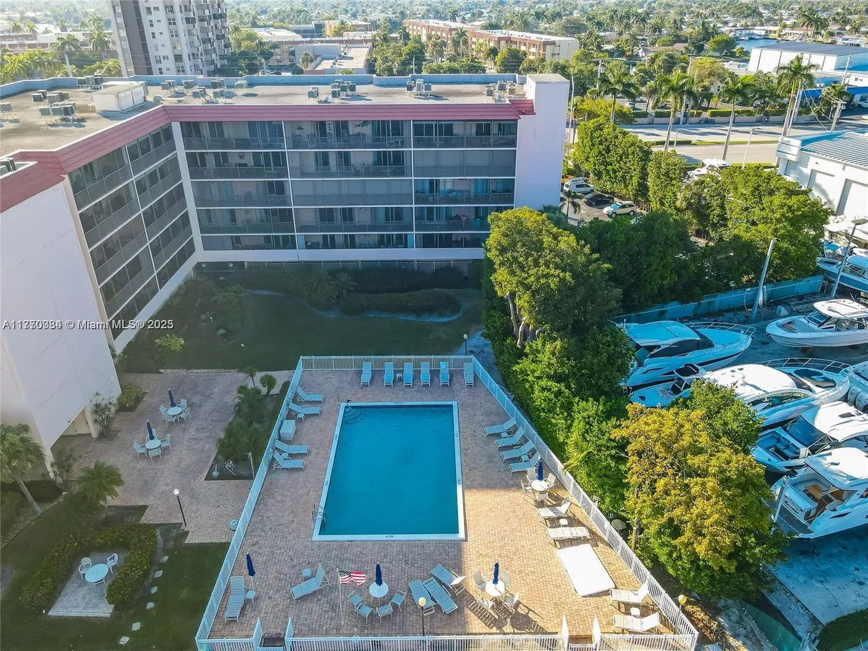 South Florida Real Estate | View 740 S Federal Hwy, 209 | Listing