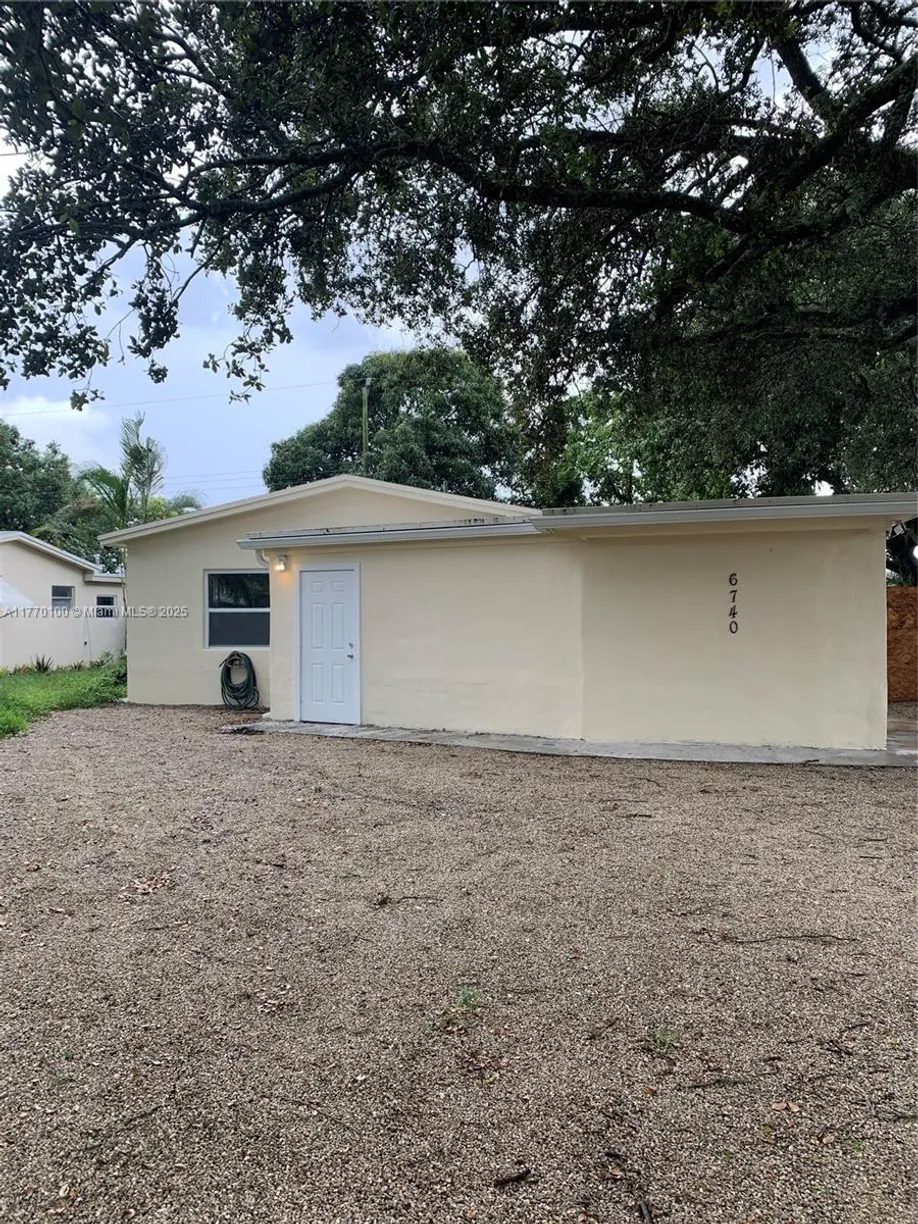 South Florida Real Estate | View  | 3 Beds, 2 Baths