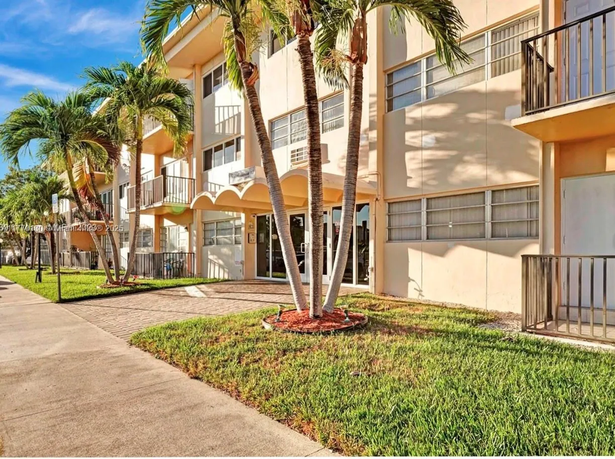 South Florida Real Estate | View 1400 NE 169th St, 204 | 1 Bed, 1 Bath