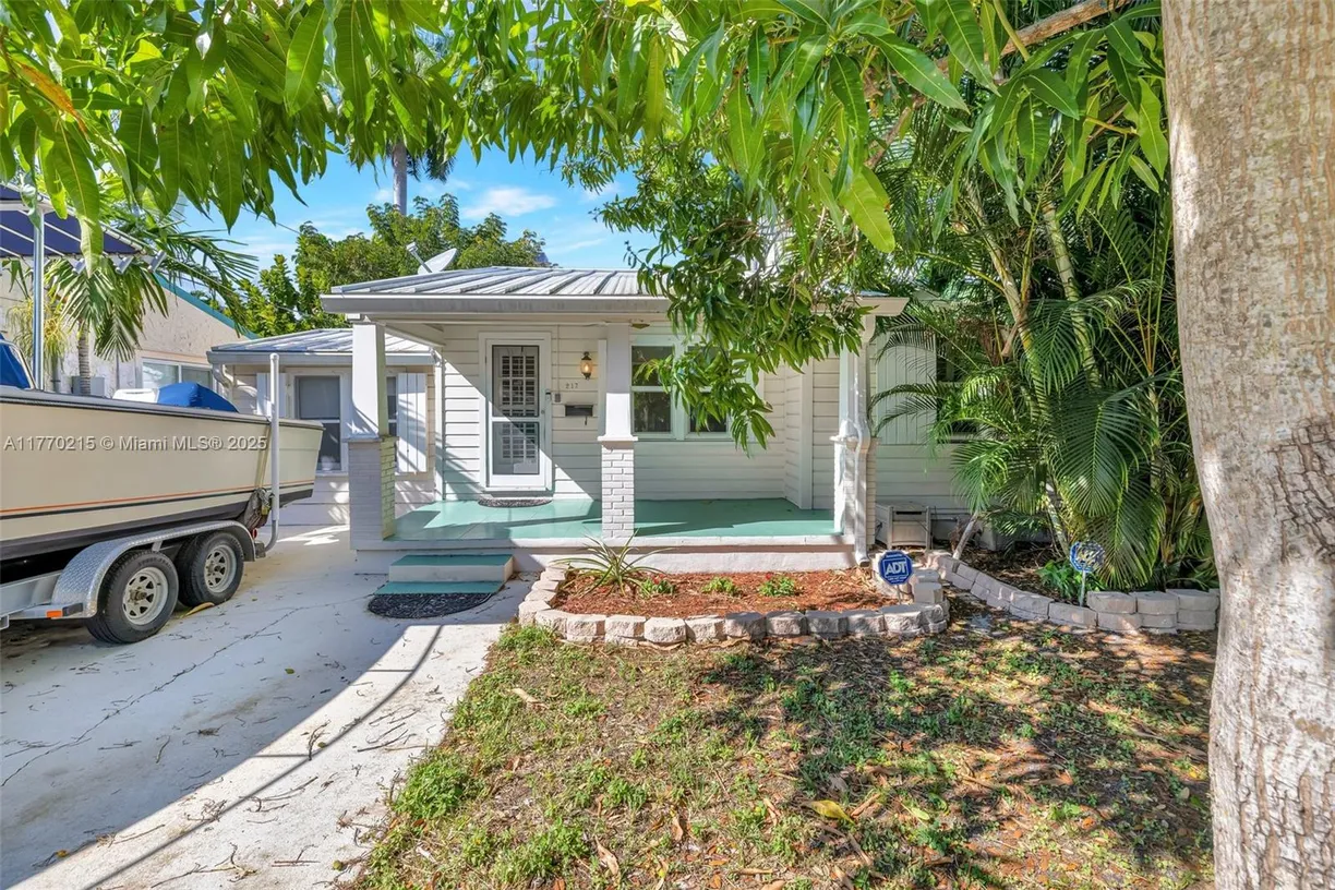 South Florida Real Estate | View 217 SE 10th St