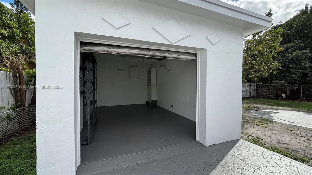 South Florida Real Estate | View 206 NE 2nd Ave | Listing