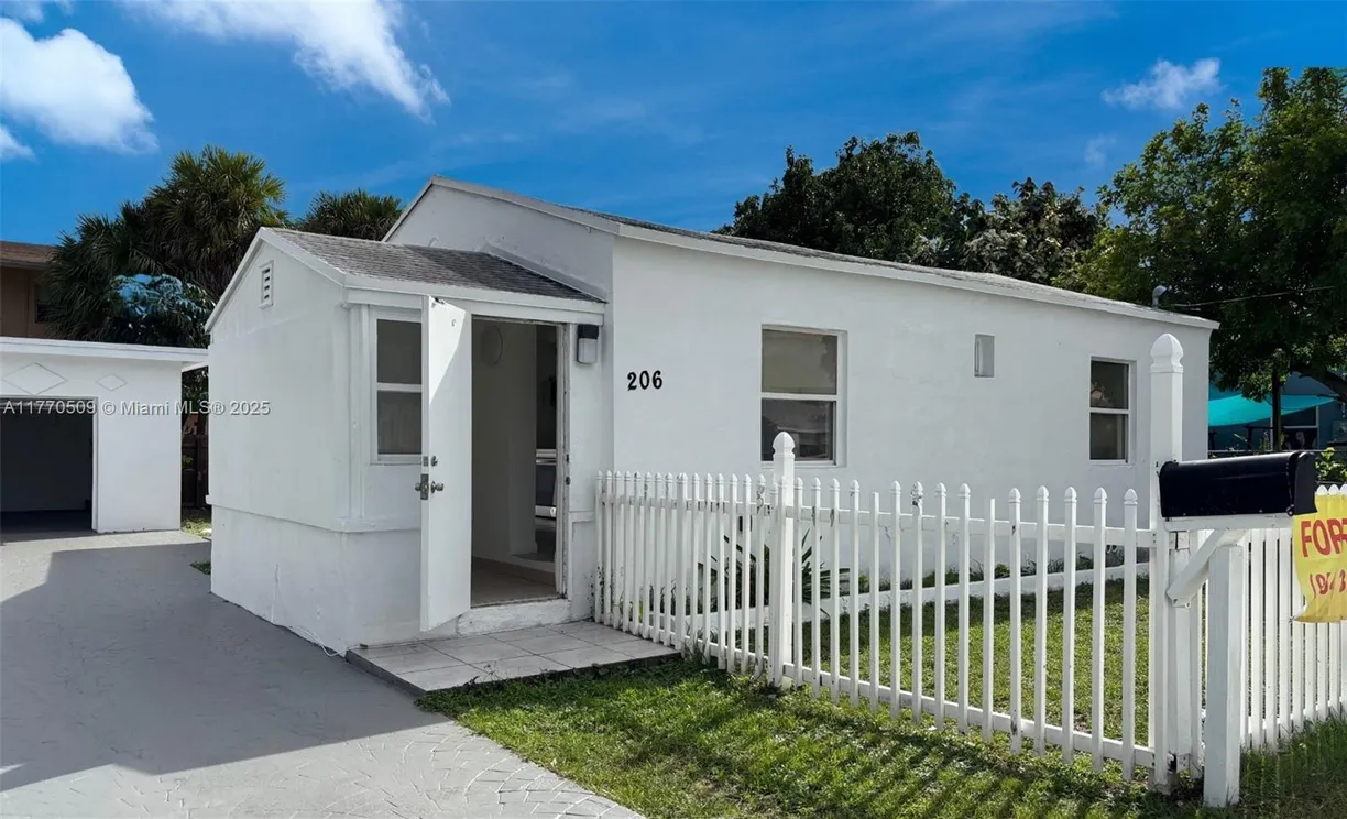 South Florida Real Estate | View 206 NE 2nd Ave | Listing