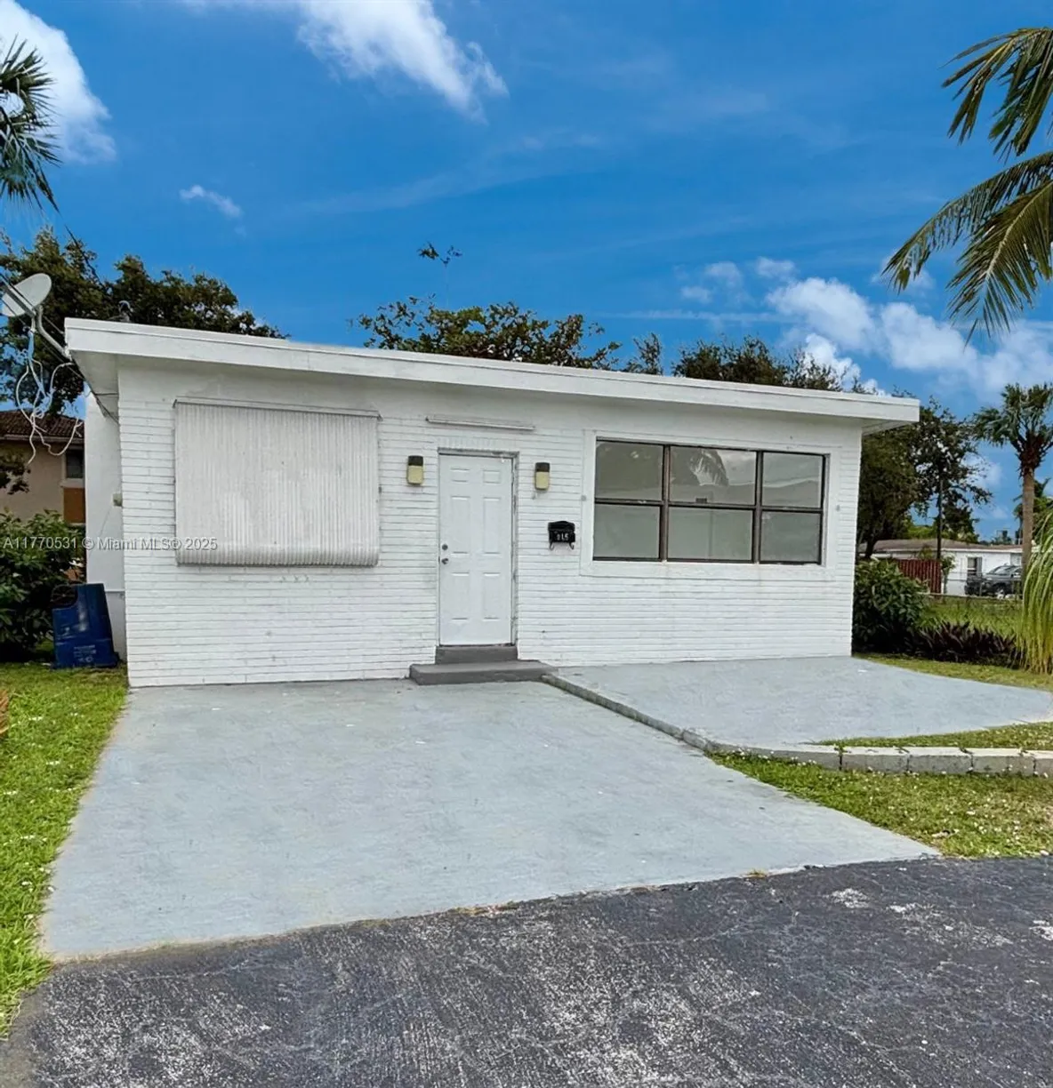 South Florida Real Estate | View 215 NE 2nd St | 1 Bed, 1 Bath