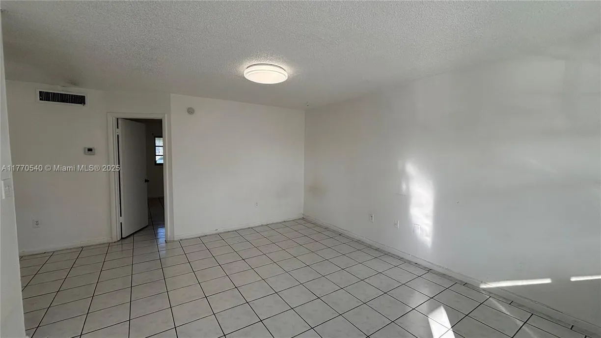 South Florida Real Estate | View 321 NE 1st Ct, 206 | 1 Bed, 1 Bath