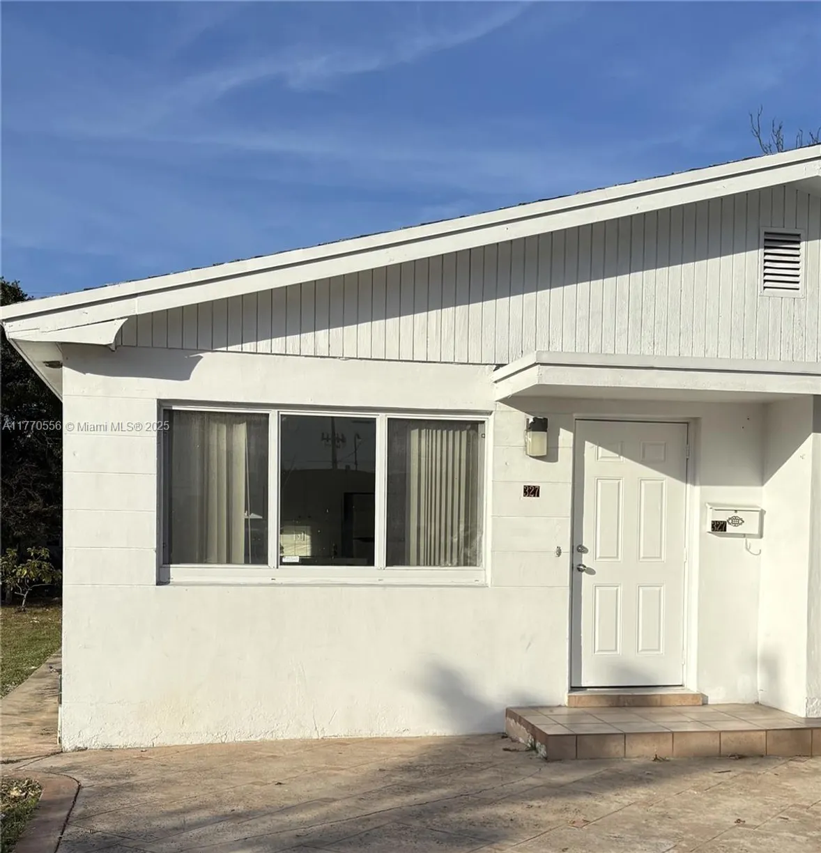 South Florida Real Estate | View 327 NE 1st St, 1 | 2 Beds, 2 Baths