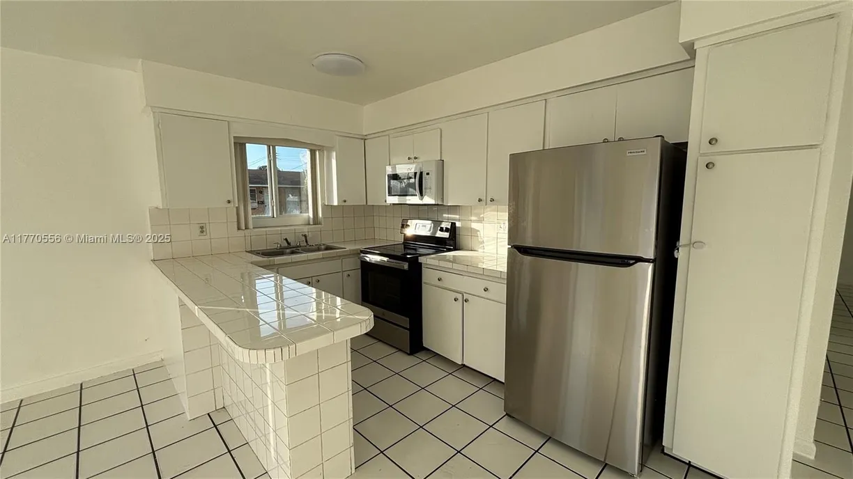 South Florida Real Estate | View 327 NE 1st St, 1 | Listing