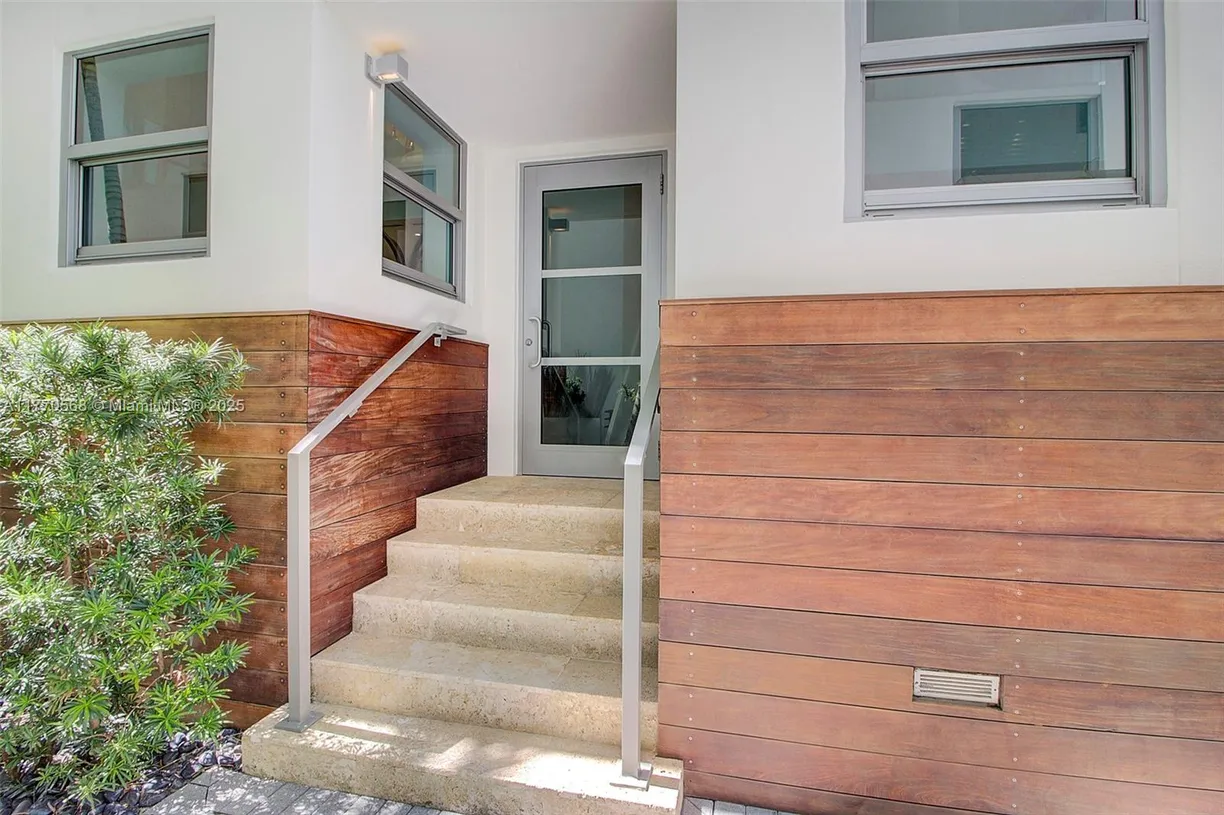 South Florida Real Estate | View 125 Ocean Drive, L0101 | Listing