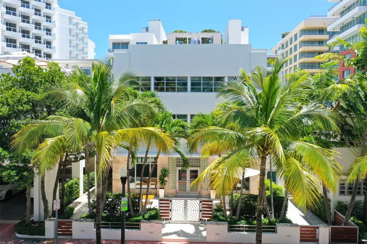 South Florida Real Estate | View 125 Ocean Drive, L0101 | 2 Beds, 2 Baths