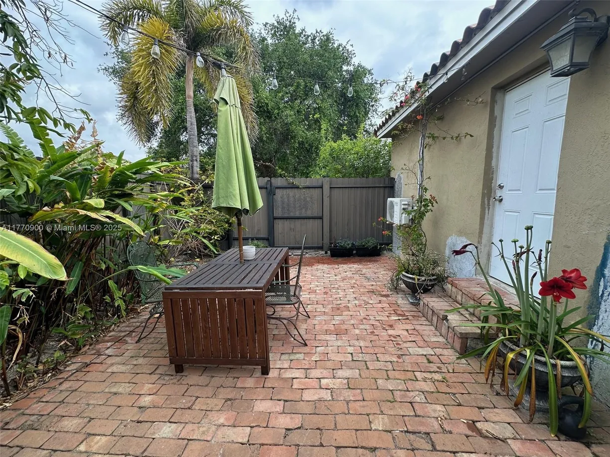 South Florida Real Estate | View 620 Wren Ave, 1 | 1 Bath