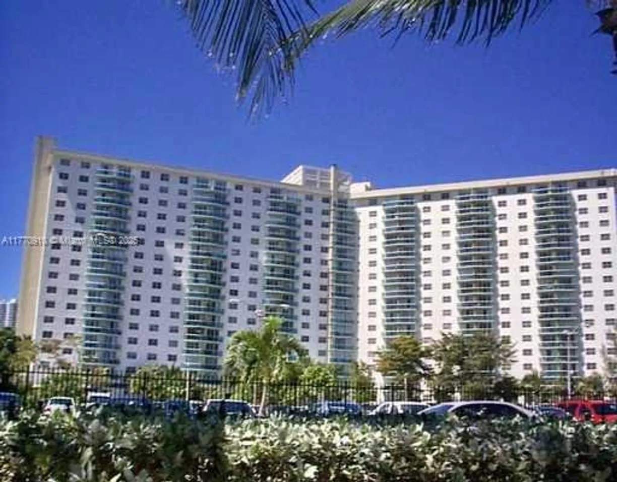 South Florida Real Estate | View 19390 Collins Ave, 1423 | Listing