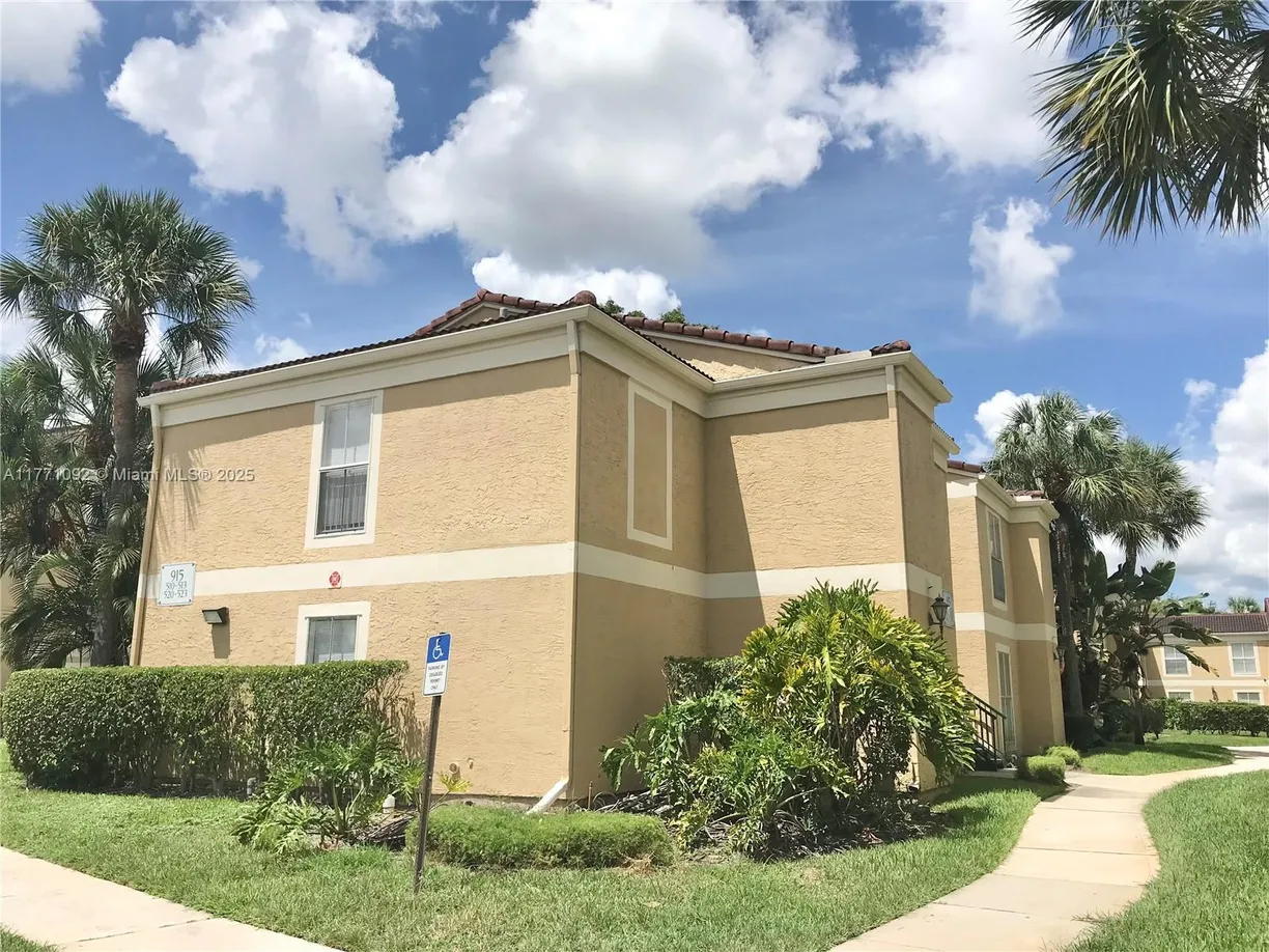South Florida Real Estate | View 915 Riverside Dr, 513 | 2 Beds, 2 Baths