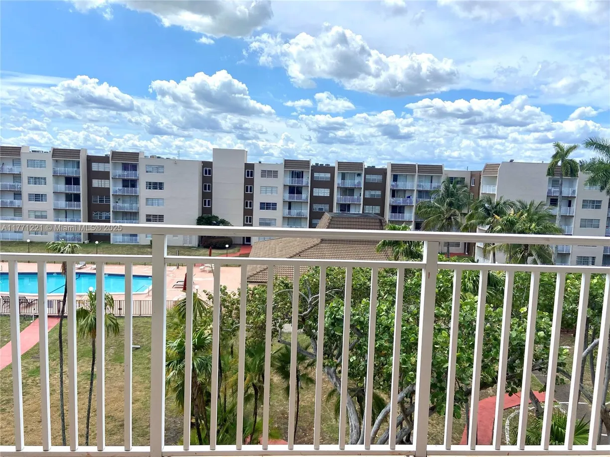 South Florida Real Estate | View 6930 Miami Gardens, 1-509 | 1 Bed, 1 Bath