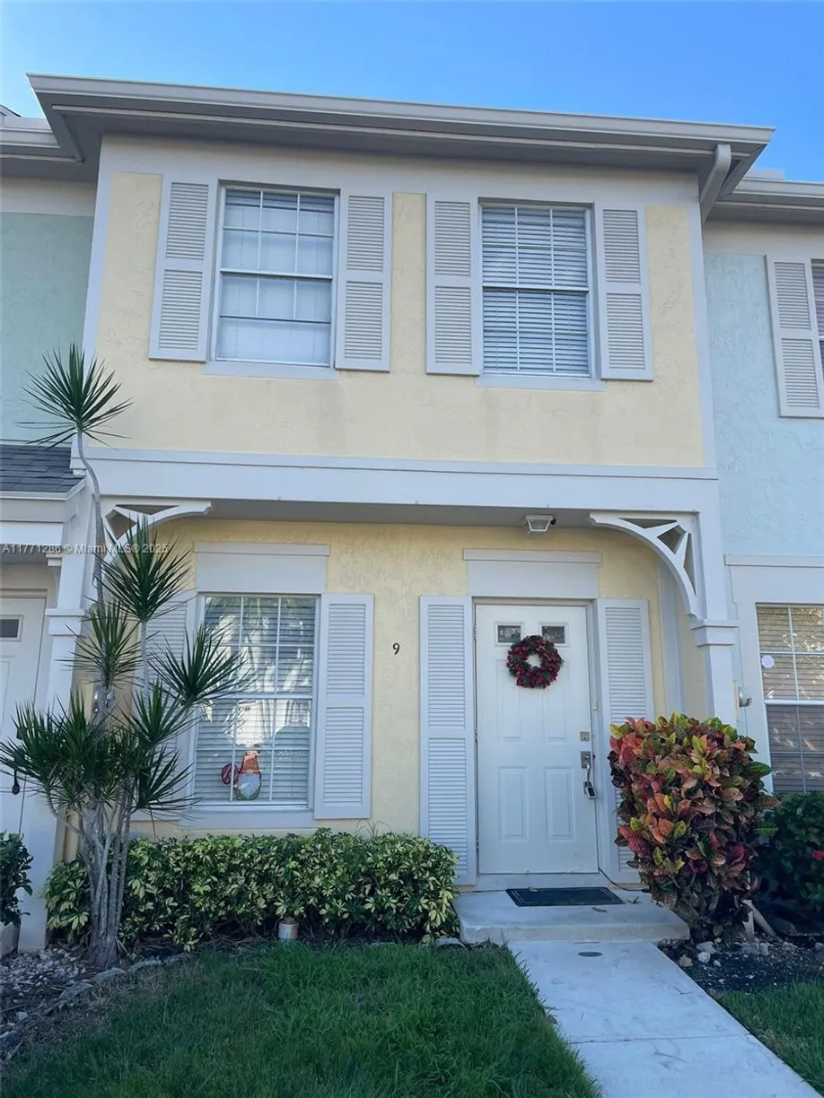 South Florida Real Estate | View 9 Whitehead Cir, 9 | 2 Beds, 2 Baths