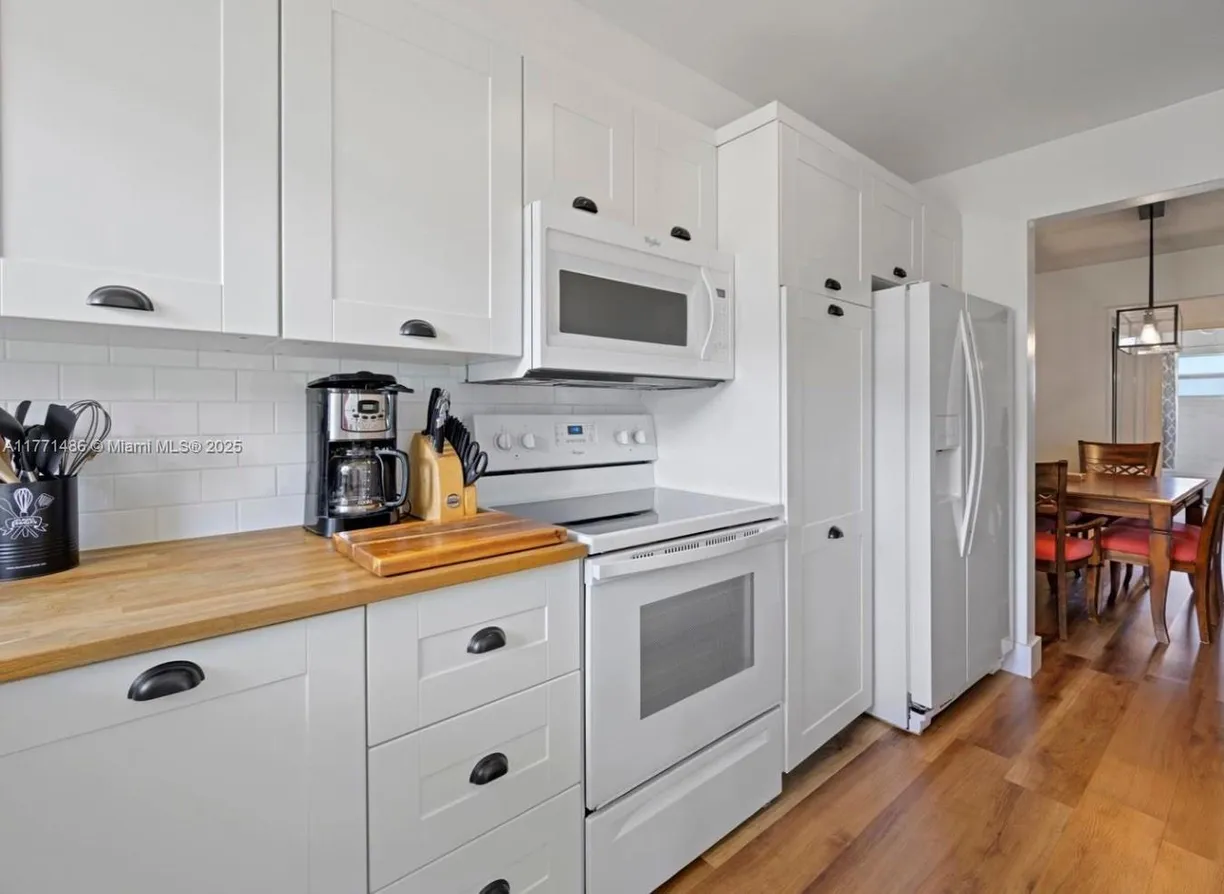 South Florida Real Estate | View 161 NE 10th Ave, 15A | 1 Bed, 1 Bath