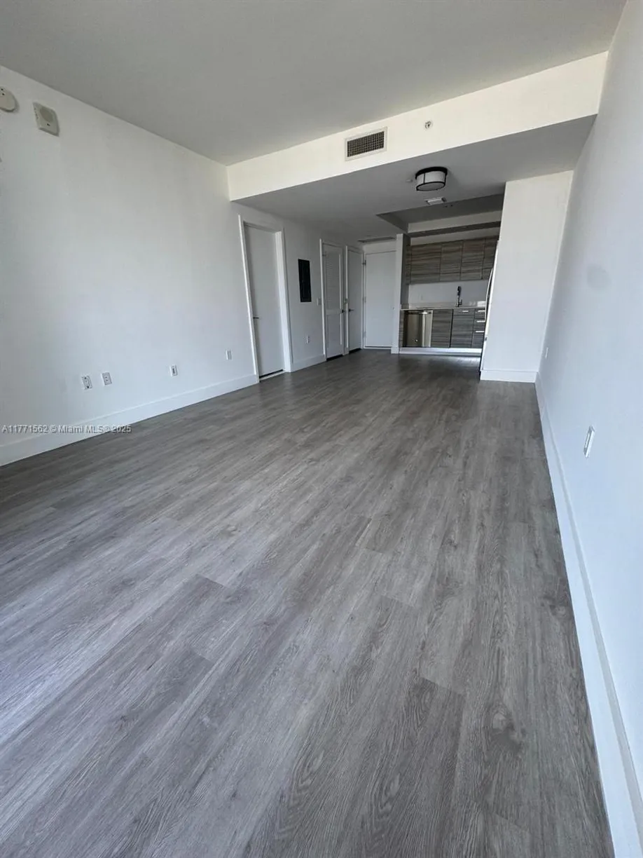 South Florida Real Estate | View 121 NE 34th St, 1711 | 1 Bed, 1 Bath
