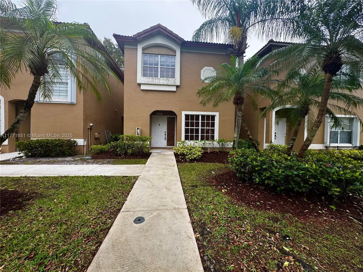South Florida Real Estate | View 16224 Emerald Cove Rd, 16224 | 2 Beds, 2 Baths