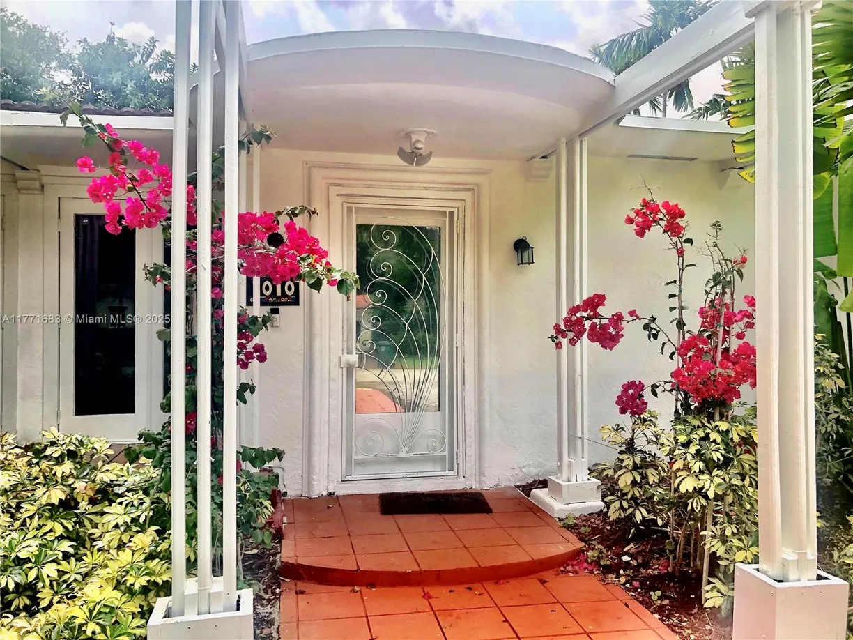 South Florida Real Estate | View  | 3 Beds, 2 Baths