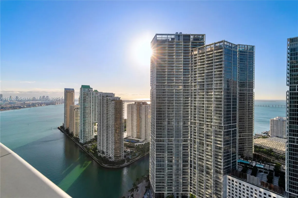 South Florida Real Estate | View 200 Biscayne Boulevard Way, 4105 | 1 Bed, 1 Bath
