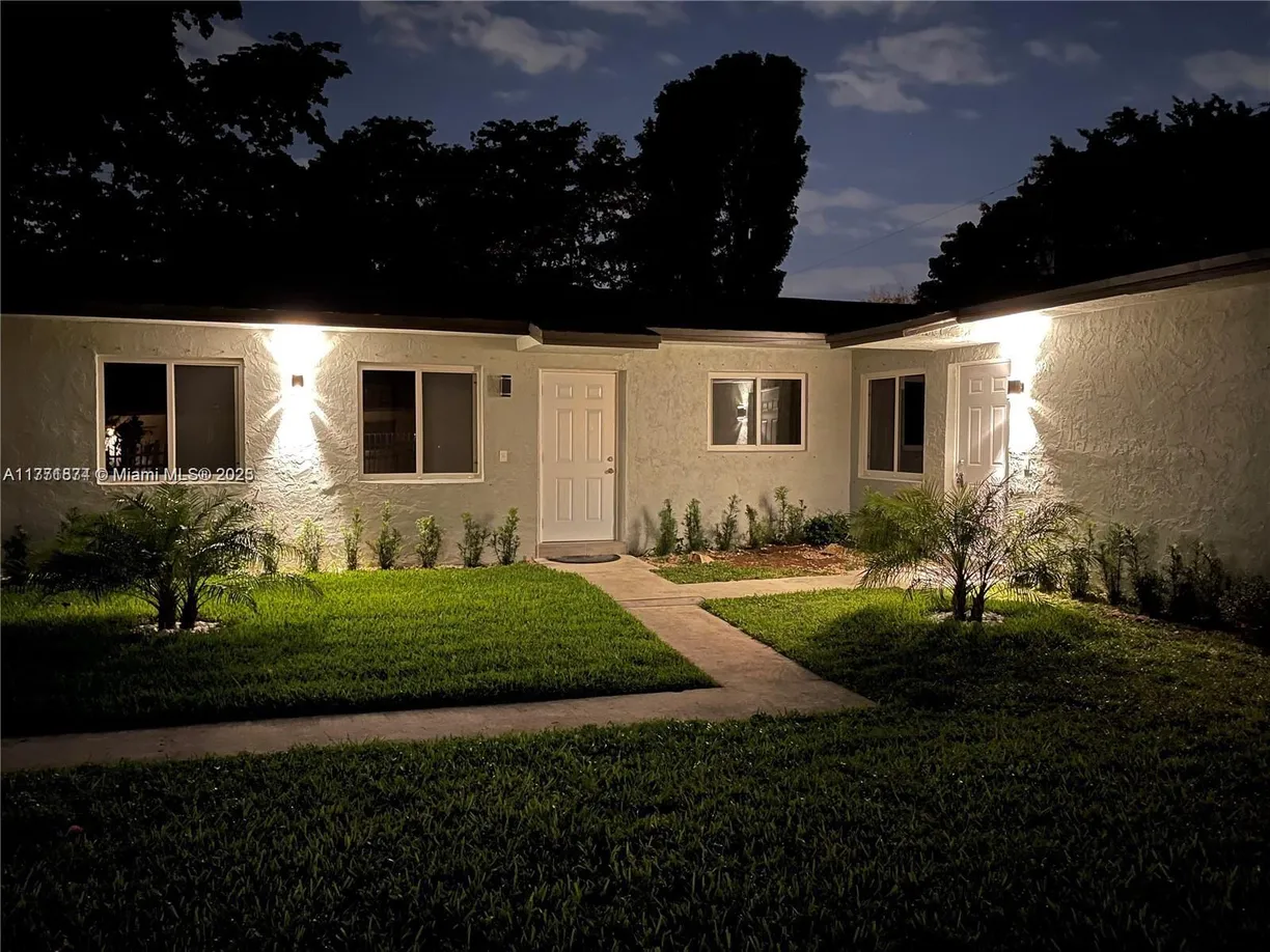 South Florida Real Estate | View 6117 SW 48th Ct, 2 | 3 Beds, 2 Baths