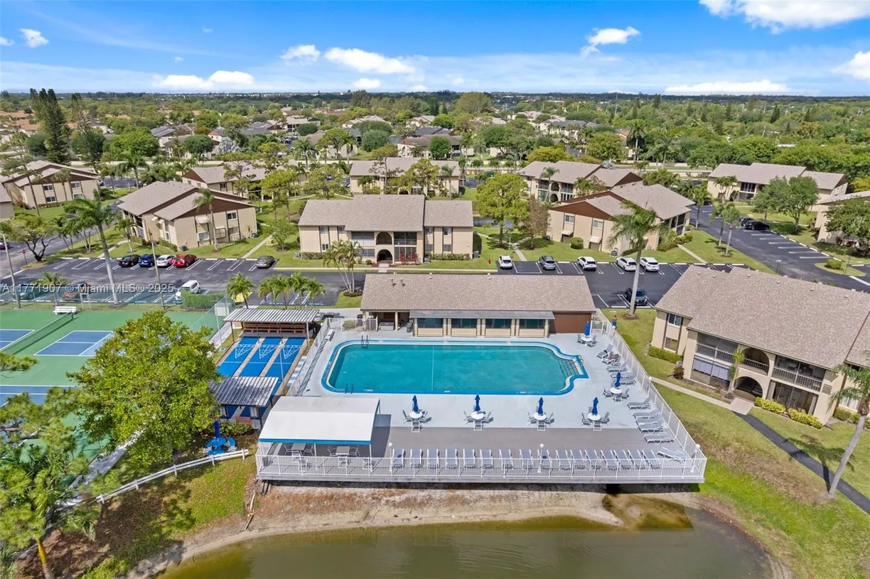 South Florida Real Estate | View 336 Pine Ridge Cir, B-1 | Listing