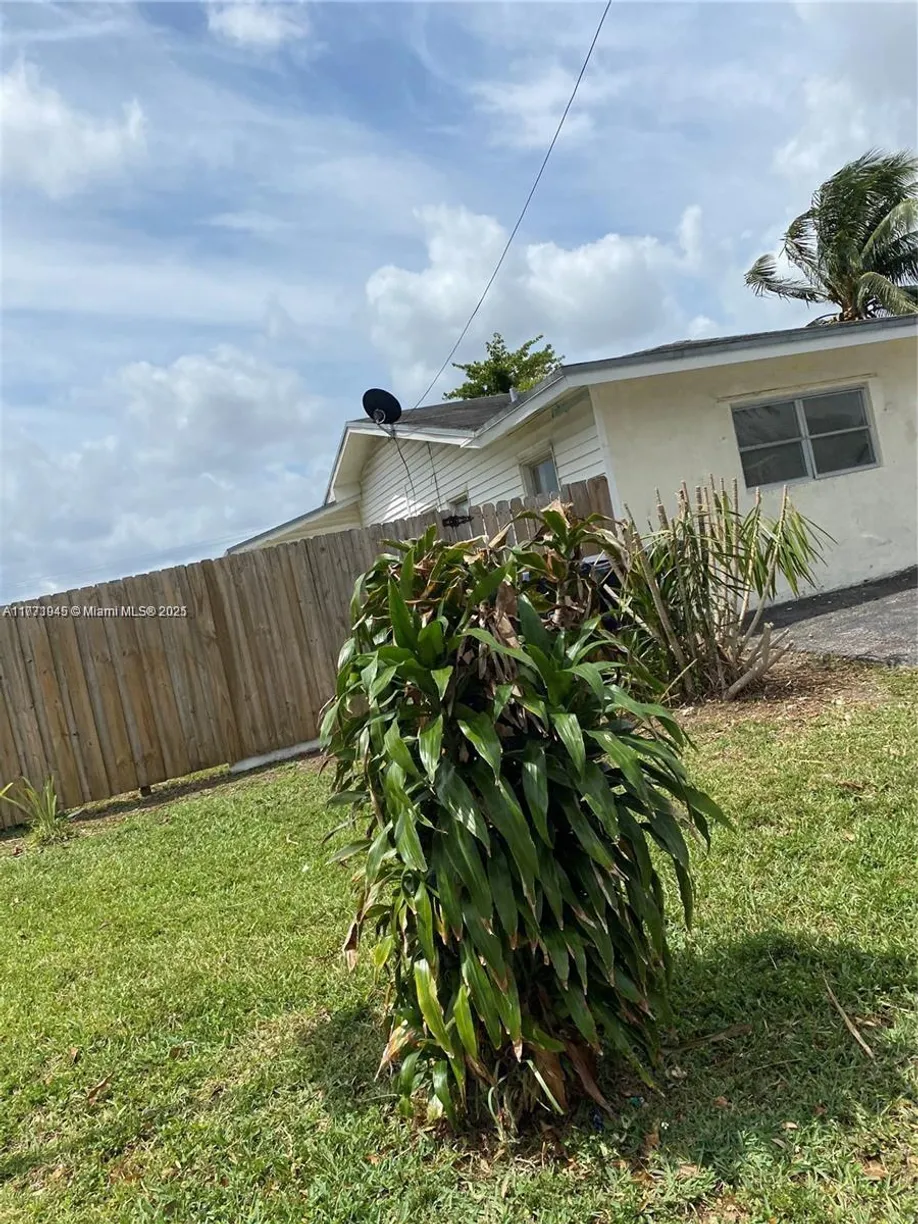South Florida Real Estate | View 6800 SW 18th Ct, 1 | 3 Beds, 2 Baths