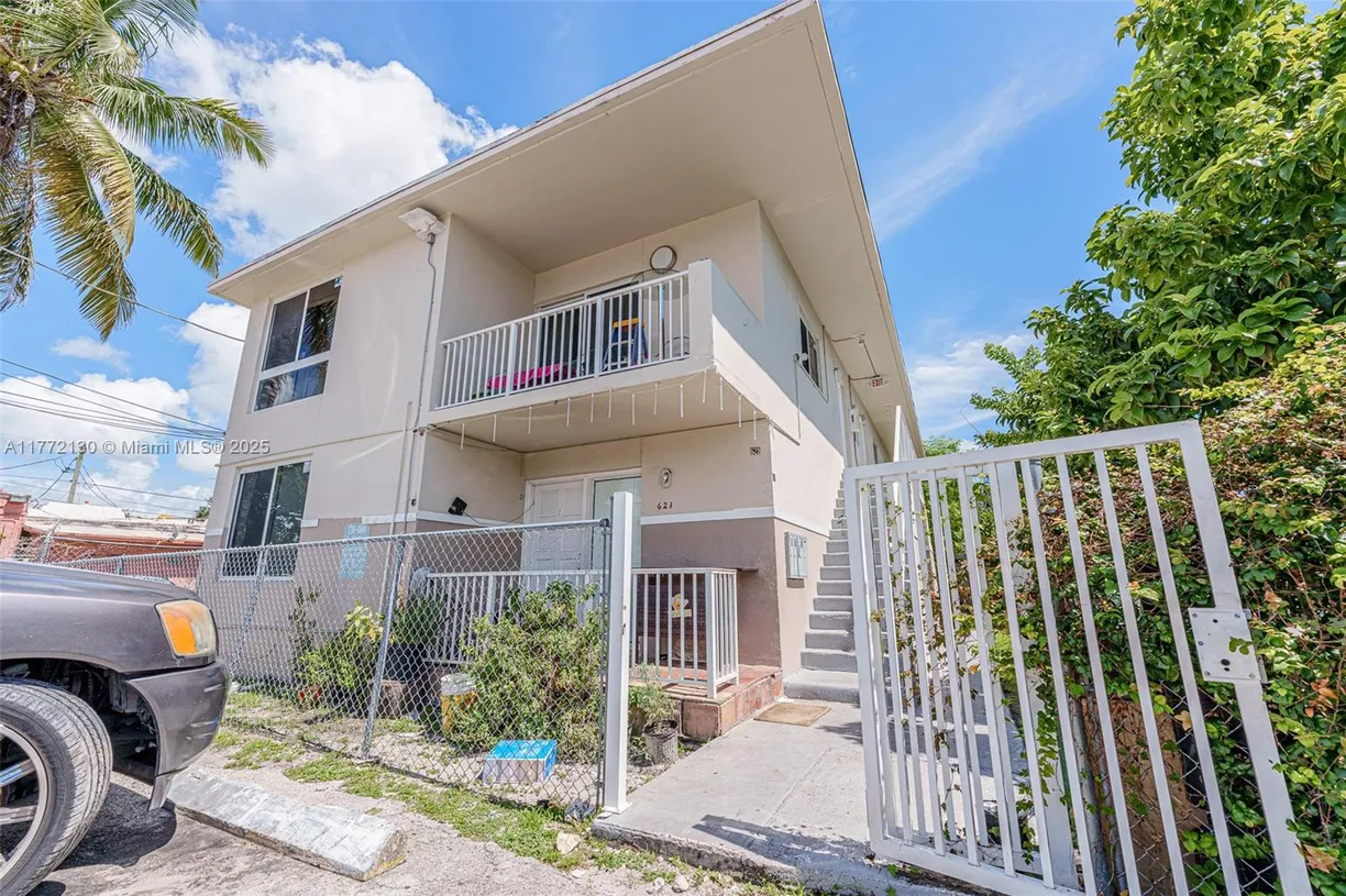 South Florida Real Estate | View 621 SW 15th Ave, 2 | 2 Beds, 1 Bath