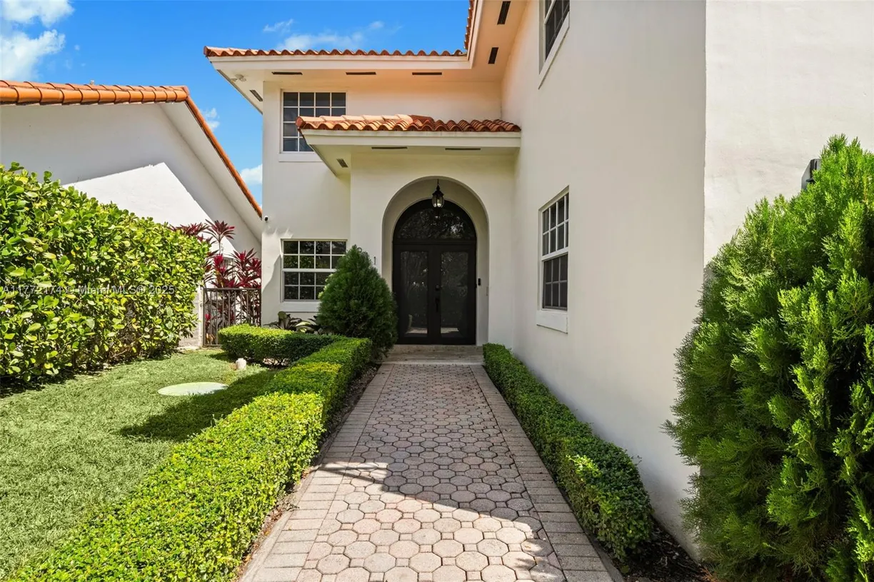 South Florida Real Estate | View 911 SW 57th Ave, 911 | Listing